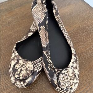 New- Tory Minnie Travel Snakeskin ballet flats in a 6.5